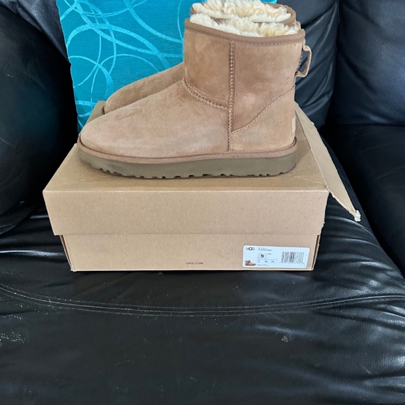 UGG - Women's Classic Mini II - Picture 3 of 5